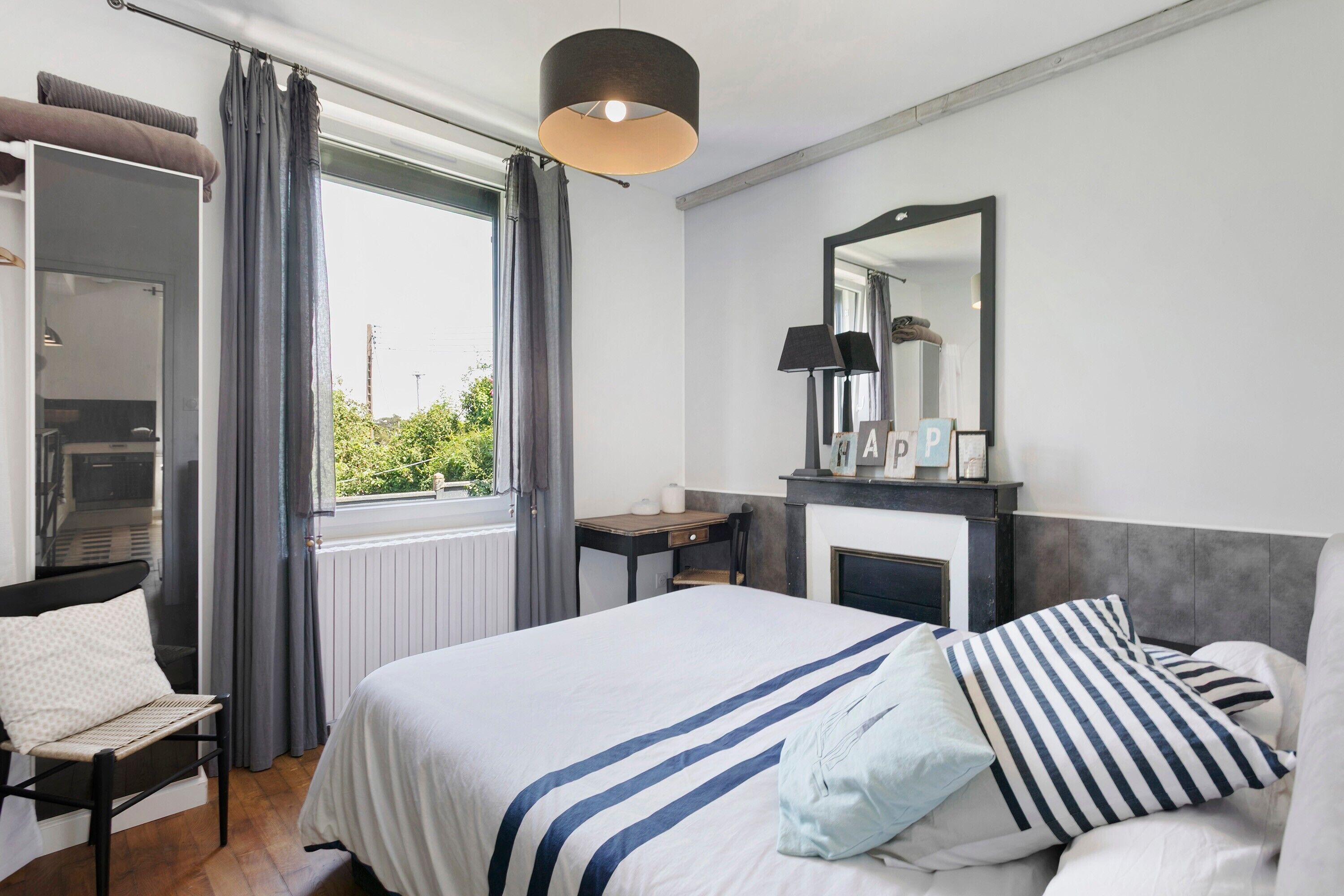 3 chambres, fer et planche à repasser, Wi-Fi, draps fournis