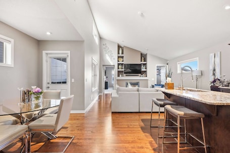 Interior. Family Home w Kid's Play Tent!• By Airport• FREE Banff Pass• Book Stampede!