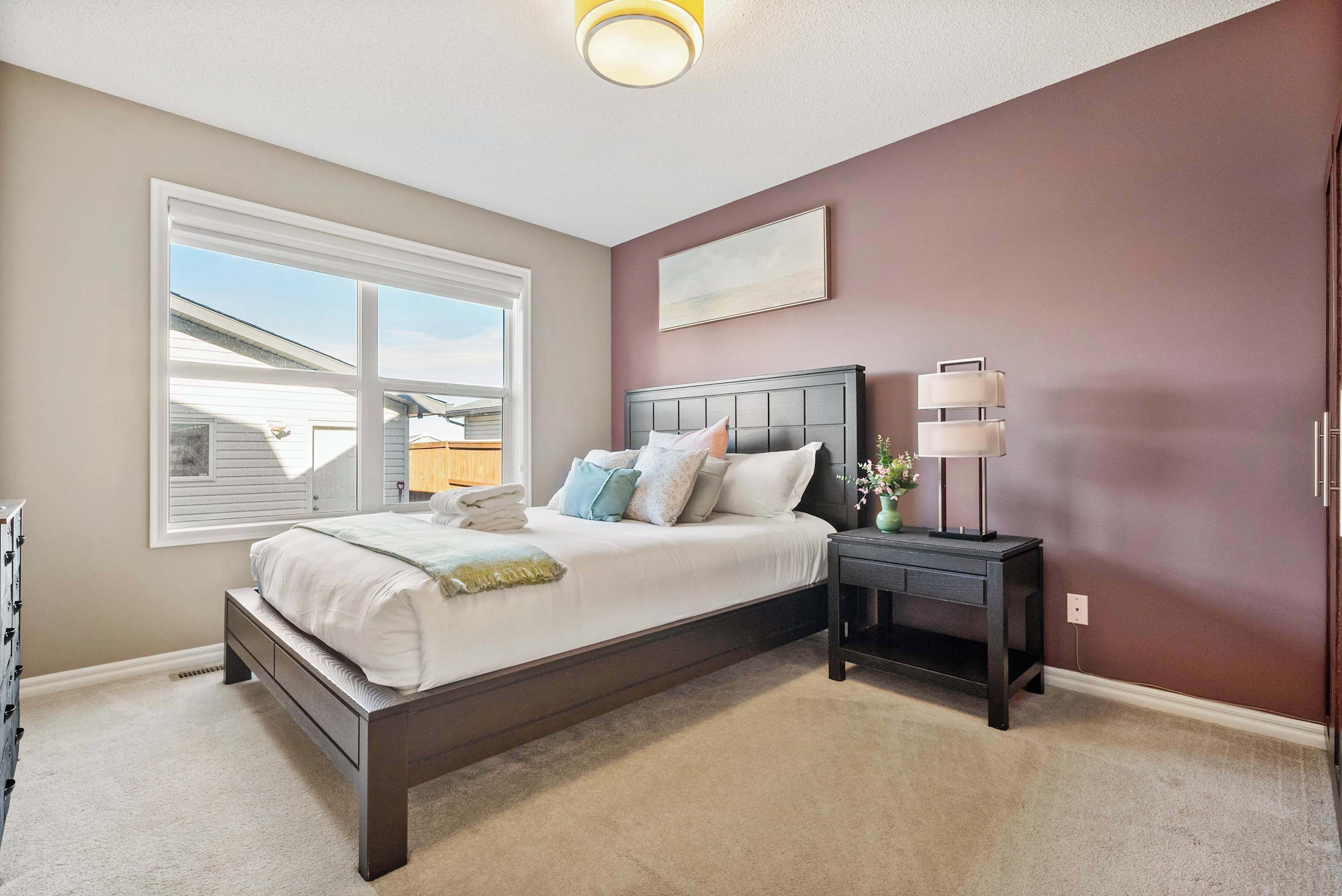 4 chambres, bureau, fer et planche à repasser, lit parapluie