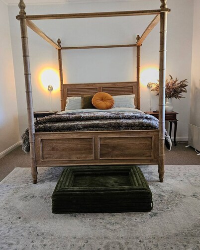 Family Farmside Retreat! Wine, Roos + Pet friendly