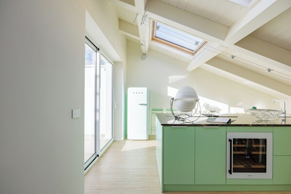 Huoneisto, 3 makuuhuonetta | Yksityinen keittiö | Jääkaappi, uuni, liesi, astianpesukone