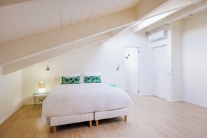 Apartment, 3 Bedrooms | Iron/ironing board, free WiFi