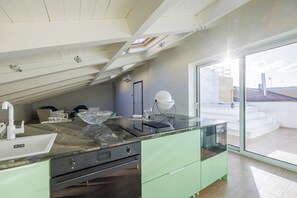 Apartment, 3 Bedrooms | Private kitchen | Fridge, oven, stovetop, dishwasher