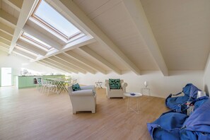 Appartement, 3 chambres | Aire de séjour