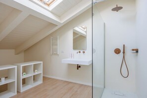 Apartment, 3 Schlafzimmer | Badezimmer | Dusche, Haartrockner, Handtücher, Seife