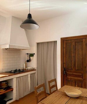 House, Non Smoking, Patio | Private kitchen | Fridge, microwave, stovetop, cookware/dishes/utensils