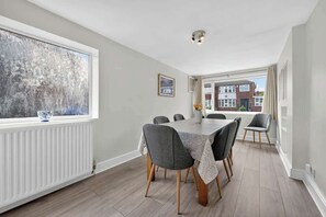 Dining - City SuperHost Lovely 3 bed Wythenshawe Home (Wythenshawe)