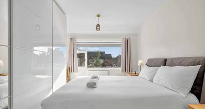 City SuperHost Lovely 3 bed Wythenshawe Home