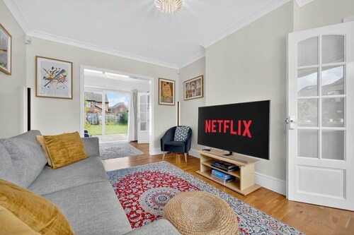 City SuperHost Lovely 3 bed Wythenshawe Home