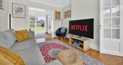 City SuperHost Lovely 3 bed Wythenshawe Home