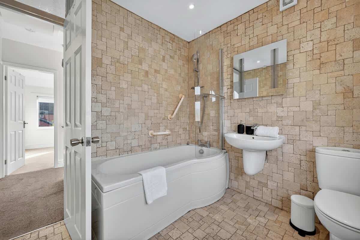 Shower, hair dryer, towels, shampoo