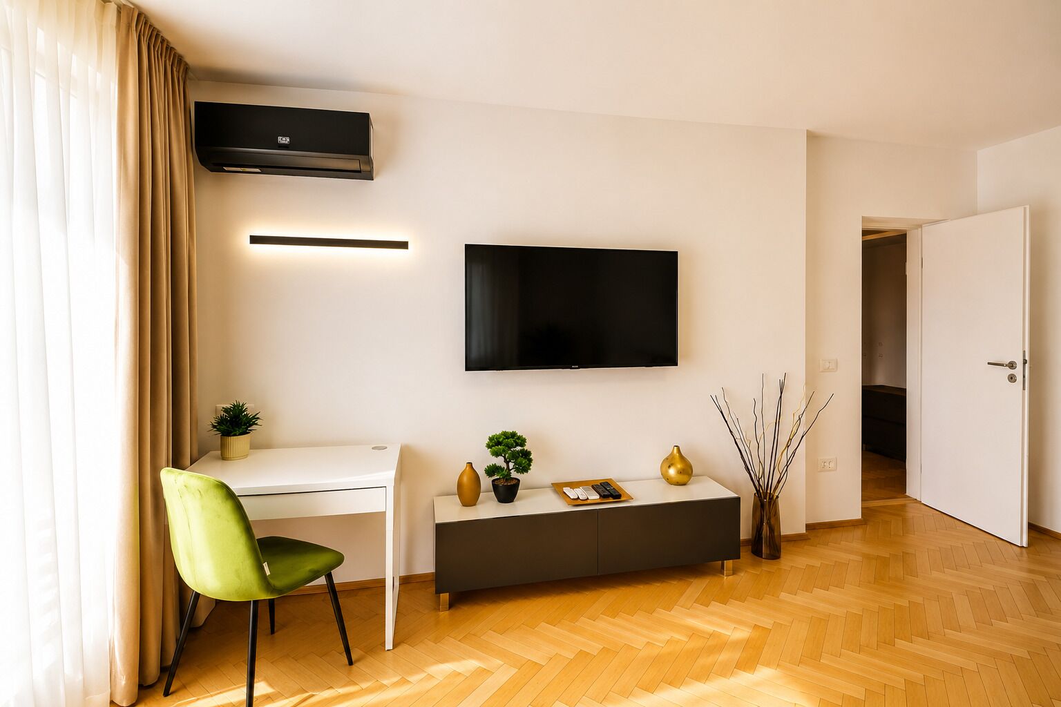 Studio, balcon, vue cour intérieure