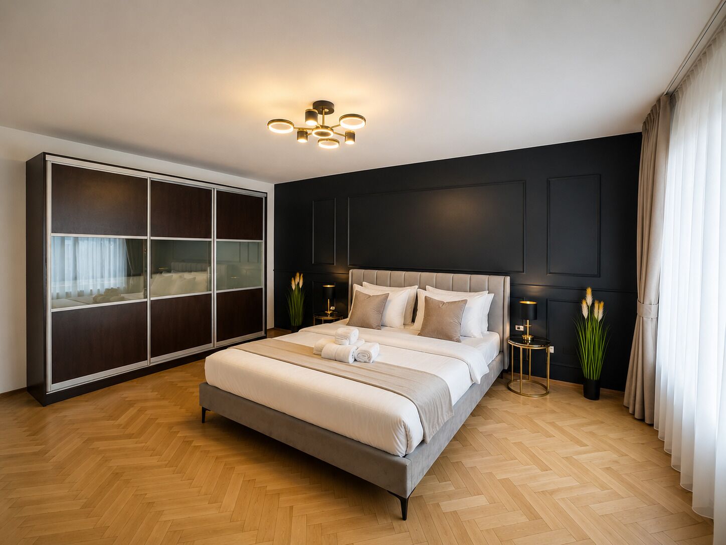 Studio, Balkon, Blick auf den Innenhof | Betten mit Memory-Foam-Matratzen, Schreibtisch