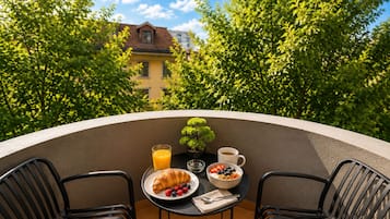 Studio, balcon, vue sur la cour intérieure | Balcon