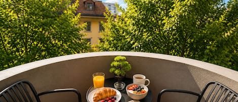 Studio, balcon, vue cour intérieure | Balcon