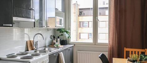 Fridge, microwave, oven, coffee/tea maker