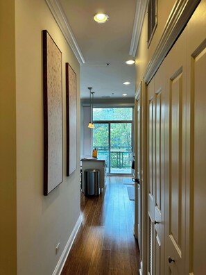 Interior - Gym, Garage Parking, Balcony, Sleeps 4 (Chicago)