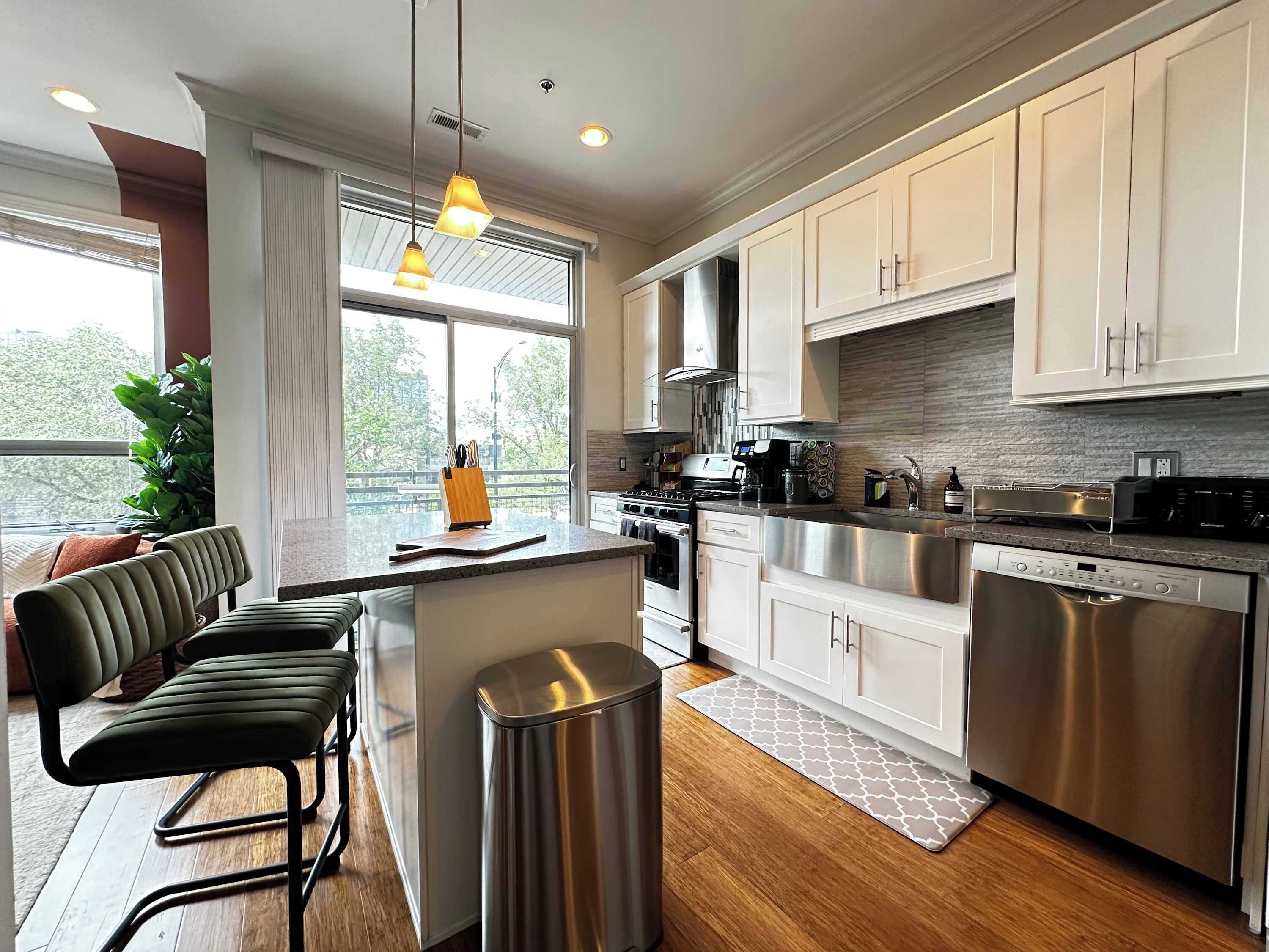 雪櫃、微波爐、焗爐、爐具