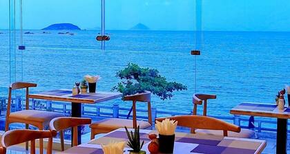 May Ngu Sac - Iridescent Clouds Hotel