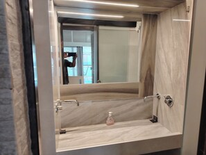 Shower, towels