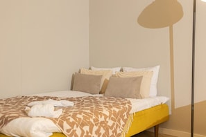 WiFi, bed sheets
