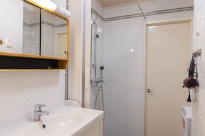Hair dryer, towels