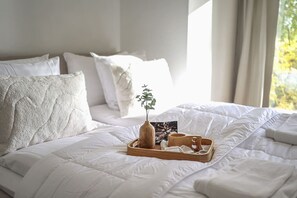 Escritorio, wifi y ropa de cama