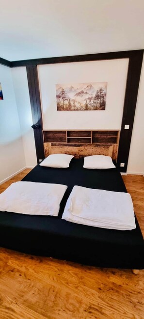 2 bedrooms, iron/ironing board, travel crib, free WiFi