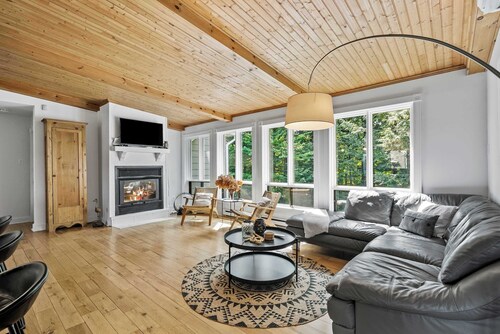 Lake - Spa - Pool Table | Chalet Ookpik