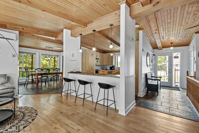 Lake - Spa - Pool Table | Chalet Ookpik