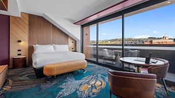 Room, 1 King Bed, Non Smoking (Efficiency) | Free WiFi