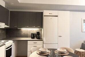 Mikroaaltouuni, uuni, liesi, astianpesukone