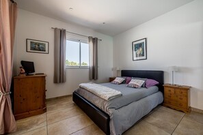 3 chambres, fer et planche à repasser, accès Internet