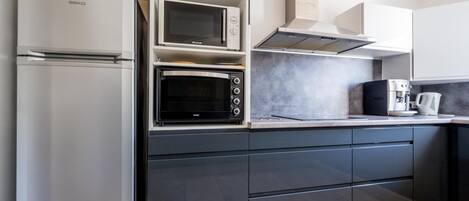 Micro-ondes, four, plaque de cuisson, lave-vaisselle