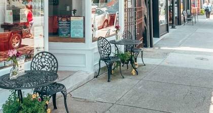 NuLu in Louisville+Walk to Bourbon+FREE Gated Parking+King Bed+BEST Location!