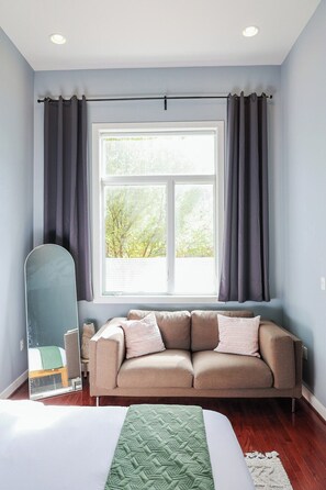 1 Schlafzimmer, Schreibtisch, Bügeleisen/Bügelbrett, Reisekinderbett