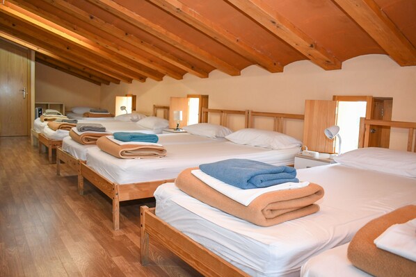 2 bedrooms, free WiFi, bed sheets