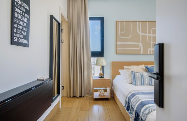 Comfort Studio, Balcony, City View | Iron/ironing board, free WiFi