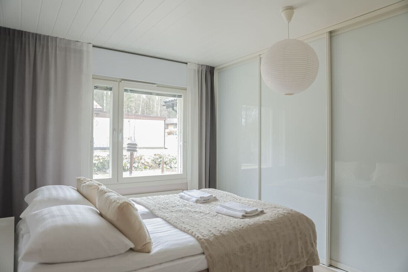 Schreibtisch, Bügeleisen/Bügelbrett, WLAN