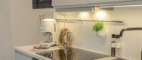 Micro-ondas, fogão, cooktop, lava-louças