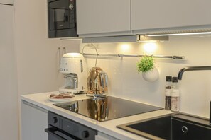 Mikroaaltouuni, uuni, liesi, astianpesukone