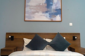 Studio Suite Deluks, balkon, pemandangan kota | Tempat tidur tambahan