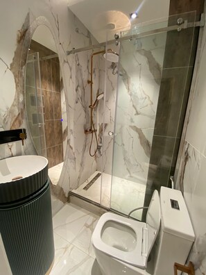 Appartement Deluxe, accessible aux personnes à mobilité réduite, non-fumeur | Salle de bain