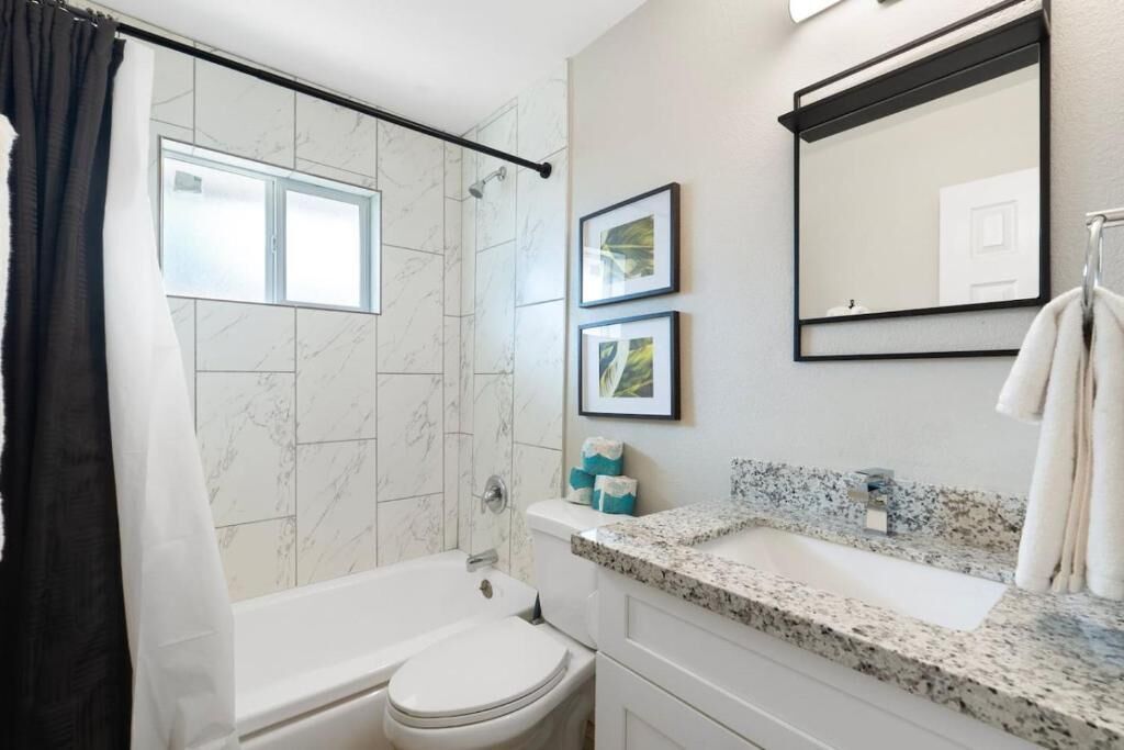 Apartment, 2 Bedrooms | Bathroom | Combined shower/tub, hair dryer, towels, soap