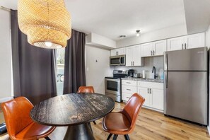 Apartment, 2 Bedrooms | Private kitchen | Full-size fridge, microwave, oven, stovetop - Fashion Square (Scottsdale)