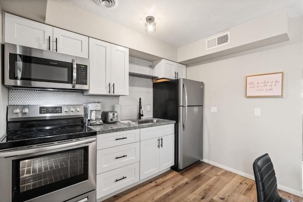 Apartment, 2 Bedrooms | Private kitchen