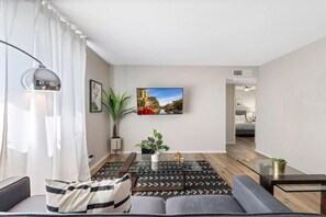 Apartment, 2 Bedrooms | Living area