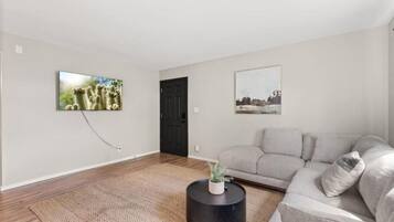 Apartment, 2 Bedrooms | Living area