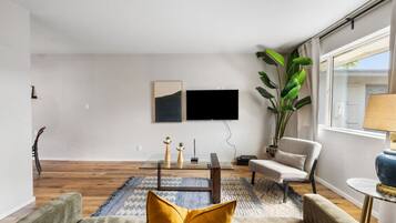 Apartment, 2 Bedrooms, Kitchen | Living area