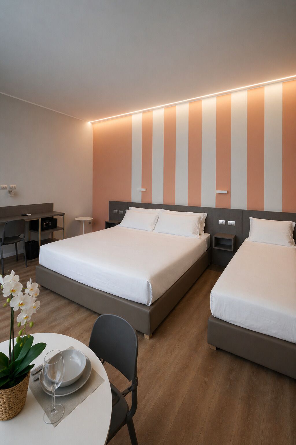 Superior Room, 1 Bedroom | Premium bedding, minibar, in-room safe, desk